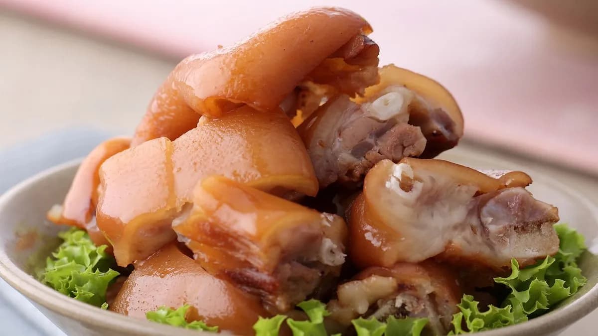 A16 Párolt sertés csülök