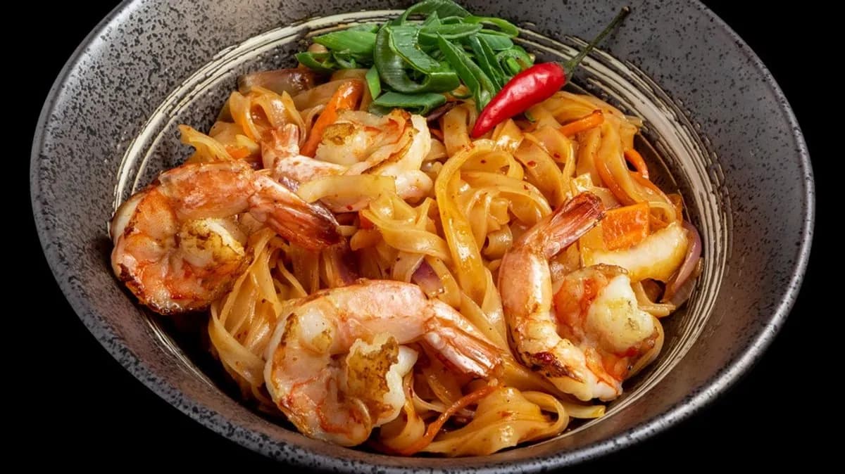 Pirított mézes chilis rizstészta zöldségekkel (csípős)