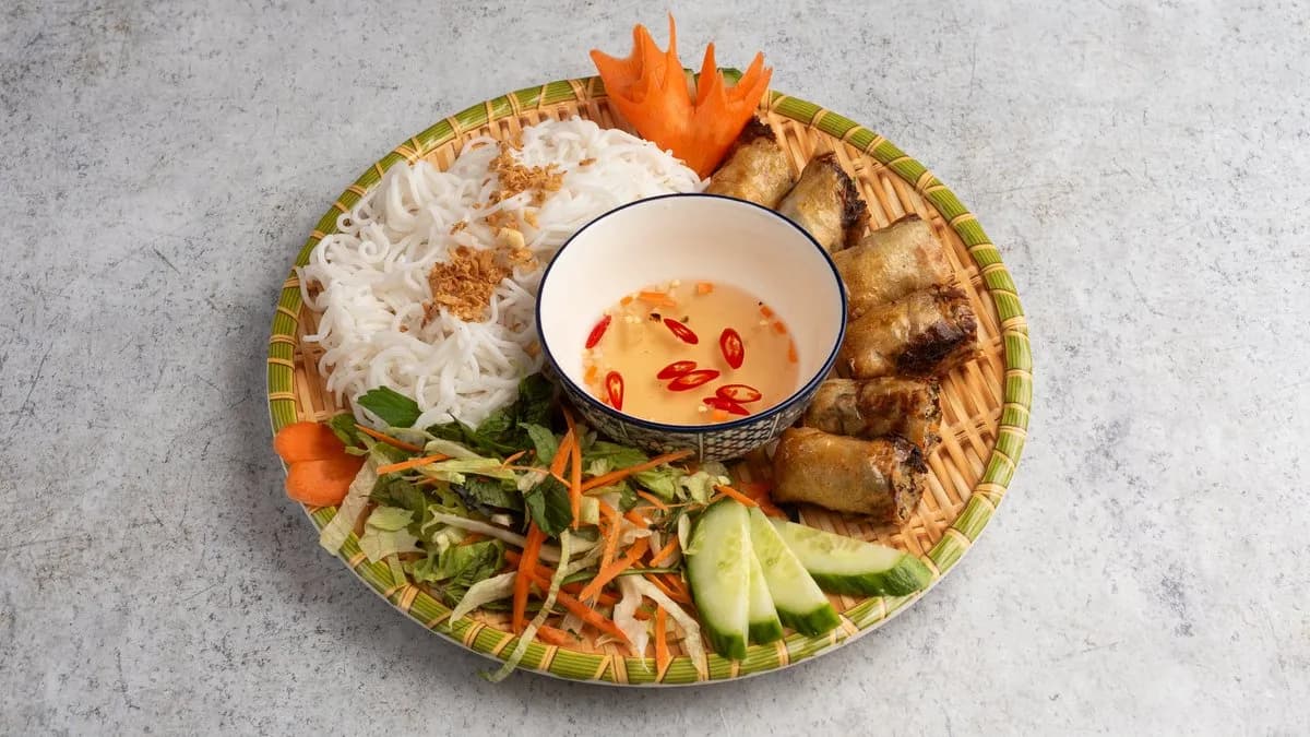 Tavaszi tekercs Bun rizstésztával