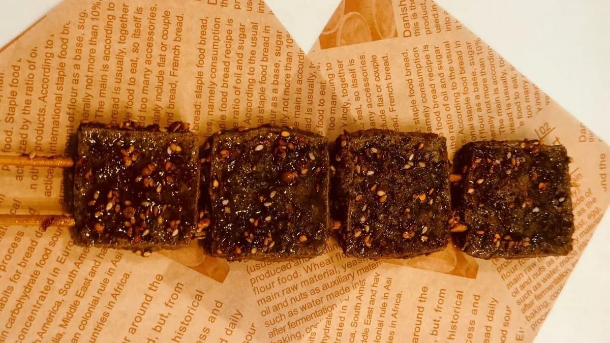 “Büdös” tofu 炸臭豆腐