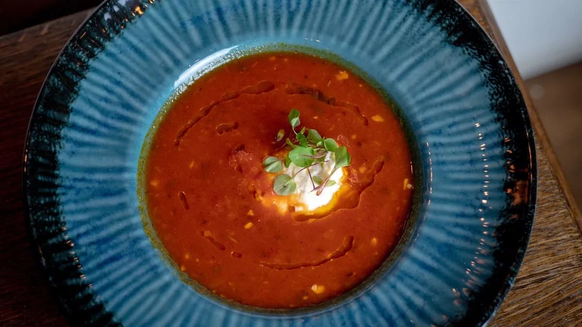 Házias paradicsomleves stracchino sajttal