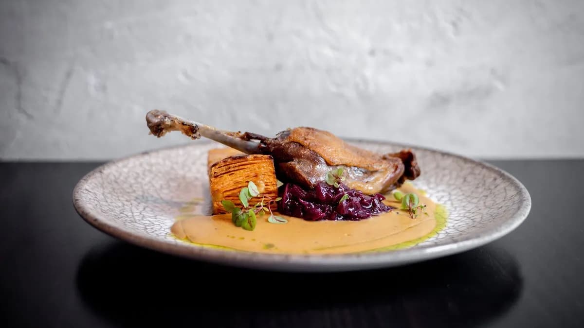 Konfitált kacsacomb édesburgonya gratinnal