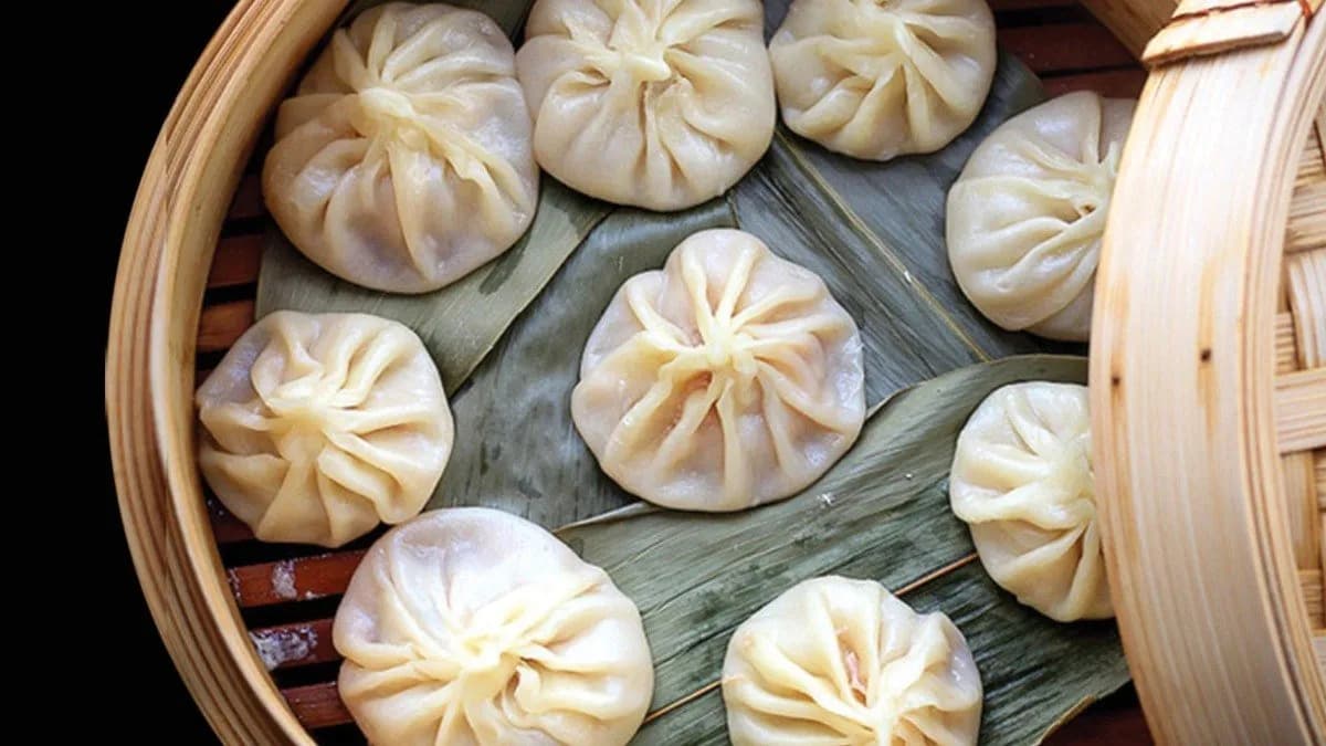 6. Csirkehússal töltött gőzgombóc / XIAO LONG BAO WITH CHICKEN (6 db)