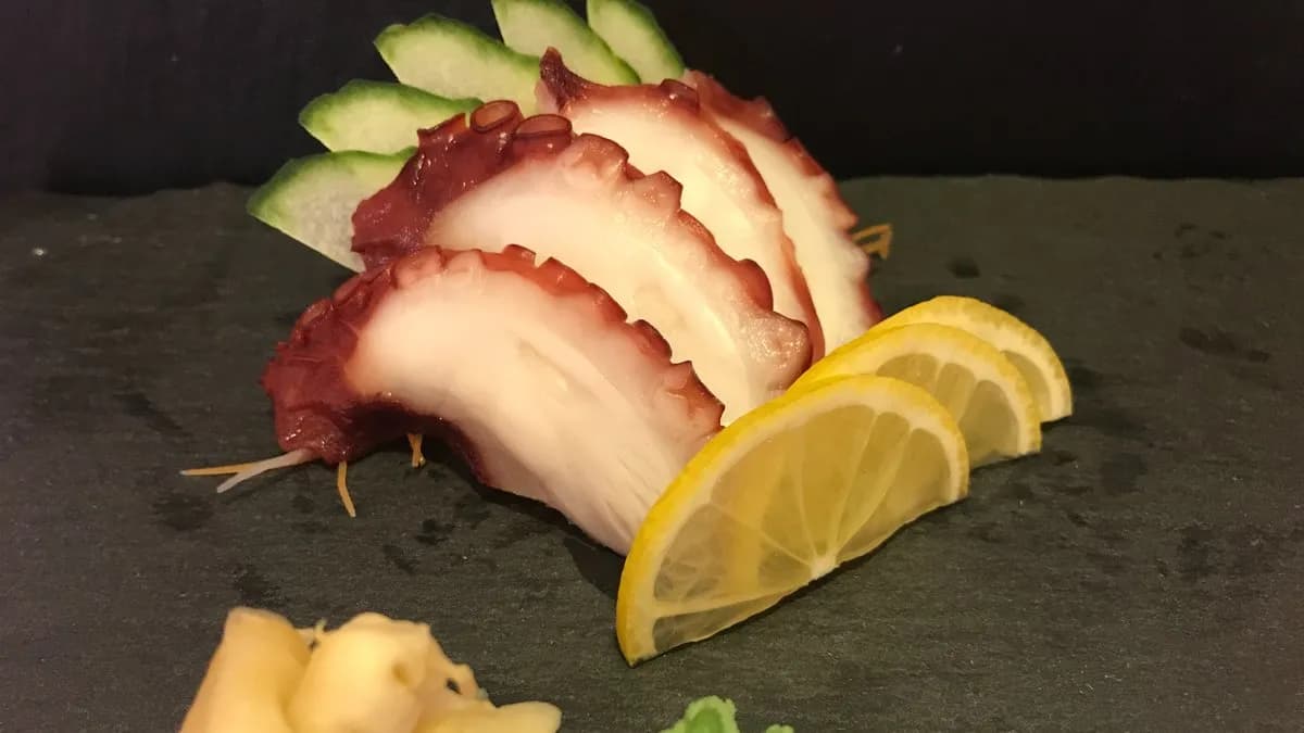 SA6. Tako sashimi (4db)
