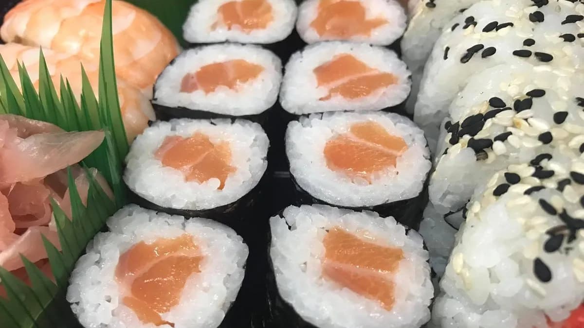 SM4. Sake maki-nigiri box - 16 db