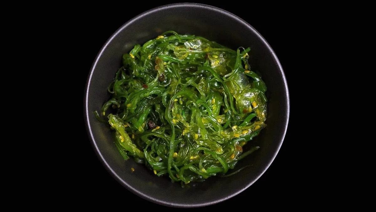 12. Wakame saláta