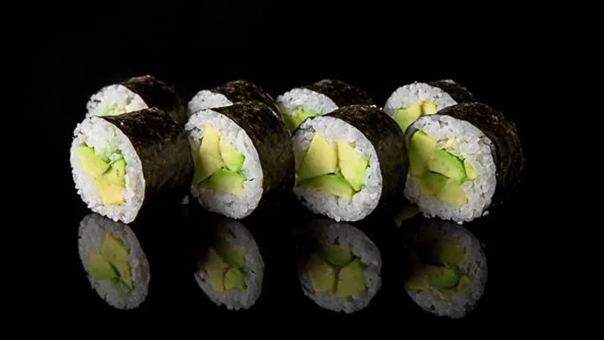 H13. Avokádó maki 🥑