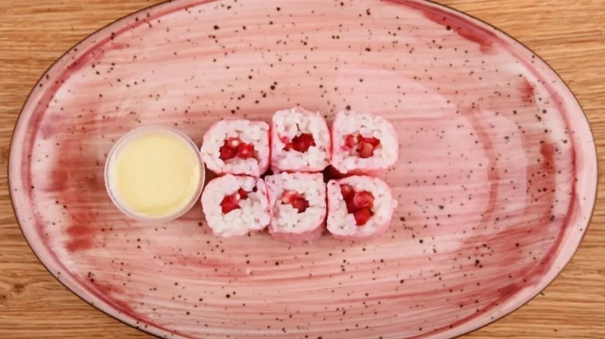 Gránátalmás édes maki fehér csokoládéöntettel (6 db)