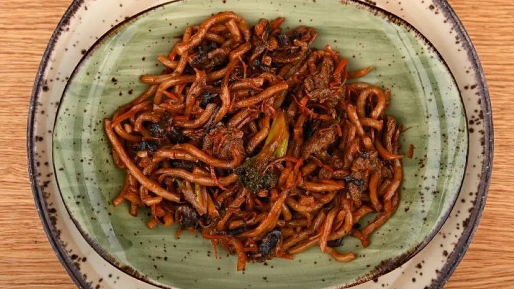 Teriyakis csirke zöldségekkel és udon tésztával