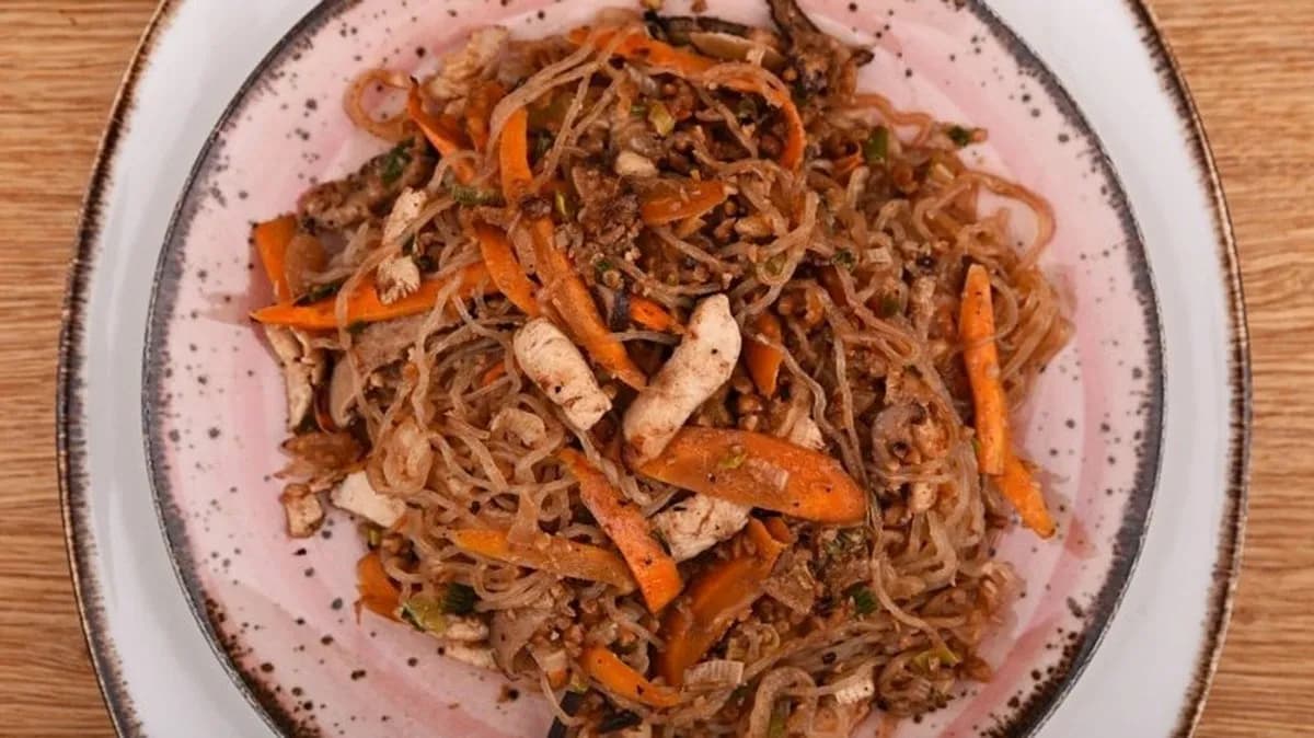 Kalóriamentes pirított tészta mogyoróval és csirkével