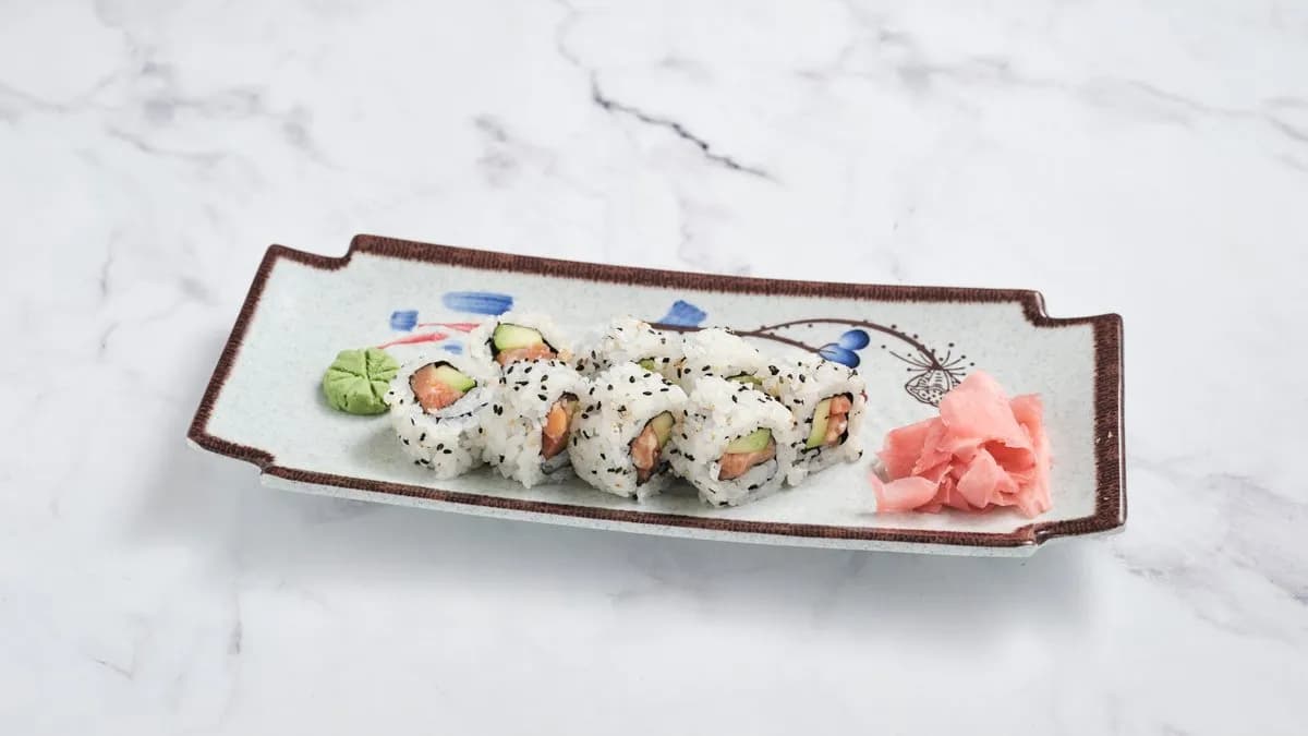 Ura maki - Lazac, avokádó, szezámmag