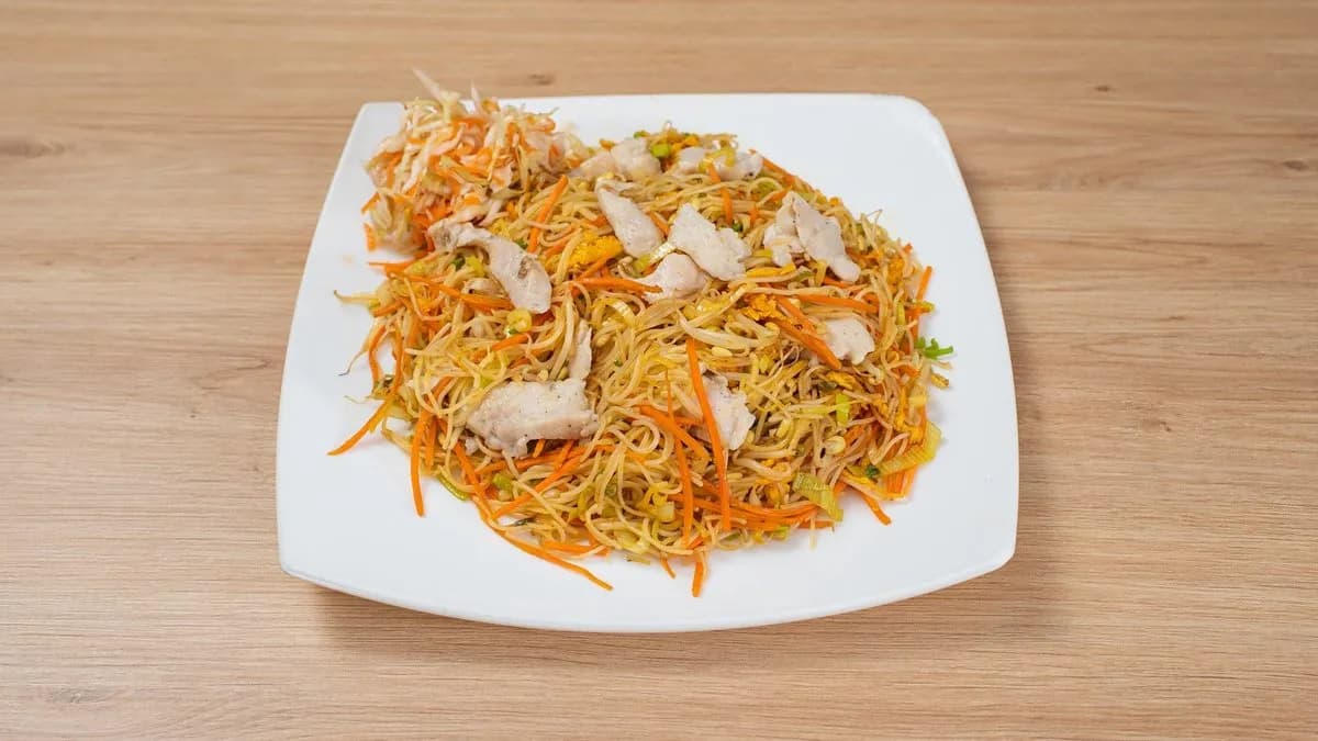 Pirított Bun tészta csirkehússal