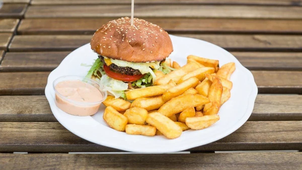 Vader burger sült burgonyával (csípős)