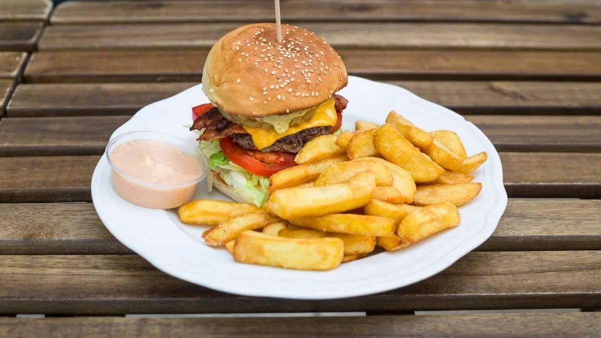 Jedi burger sült burgonyával