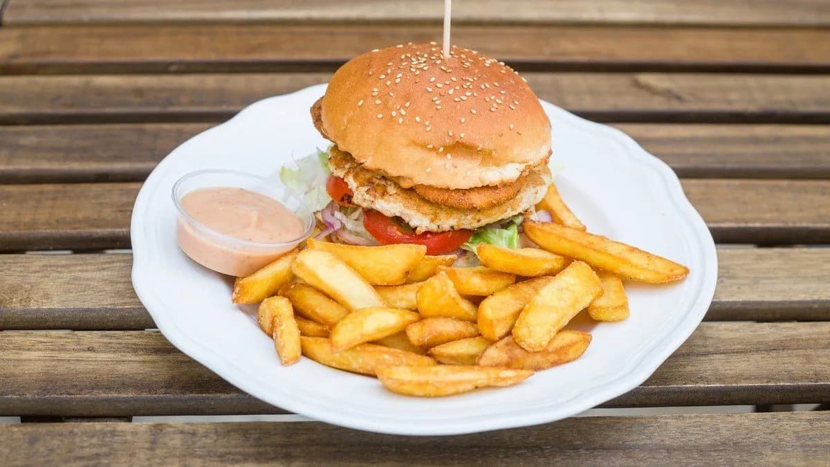 Campus Girl burger sült burgonyával