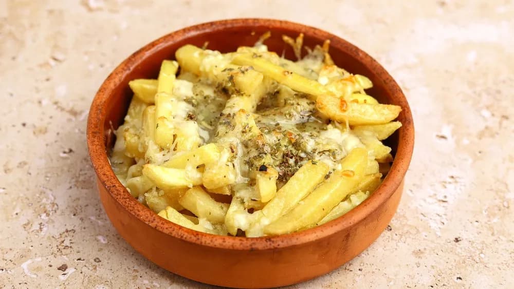 FRIED POTATO WITH CHEESE AND THYME / SÜLT KRUMPLI SAJTTAL ÉS KAKUKKFŰVEL