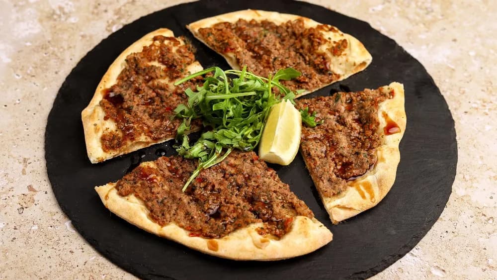 Lahm B Ajin / Húsos Lepény