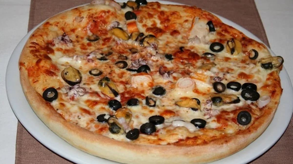 Tenger gyümölcsei pizza (30 cm)