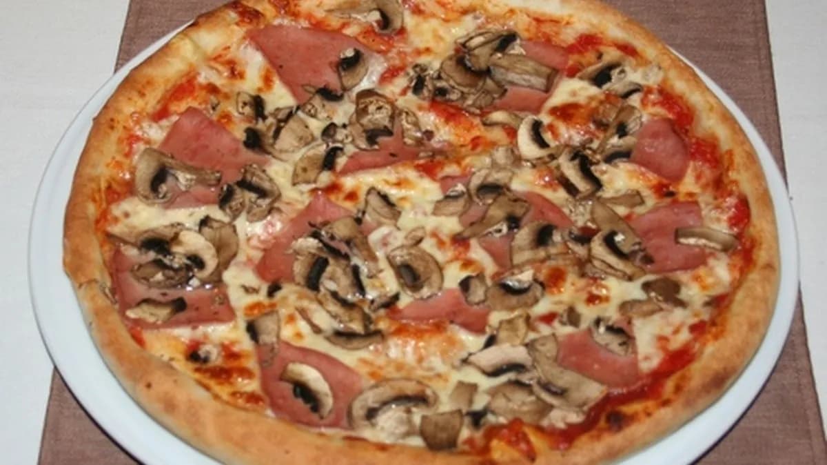 Capricciosa pizza (26 cm)