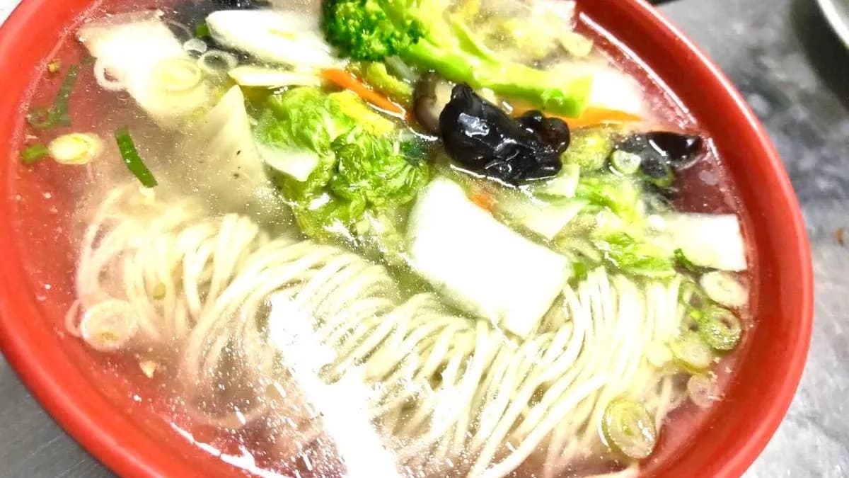 W29B Zöldséges tésztás leves zöldséges alaplében