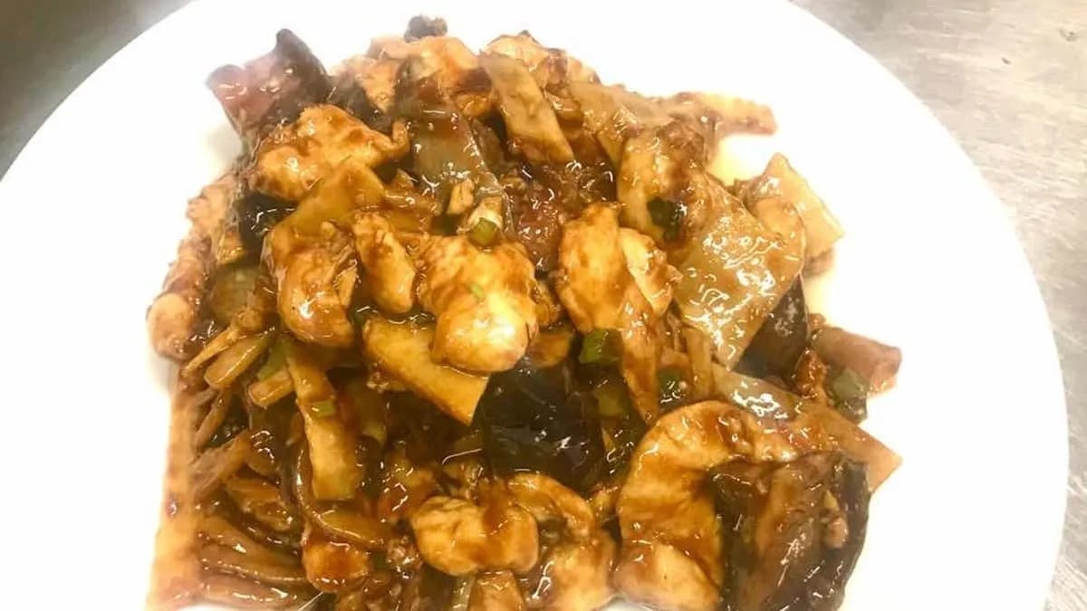 W10 Csirkehús szeletek bambuszrüggyel és gombával