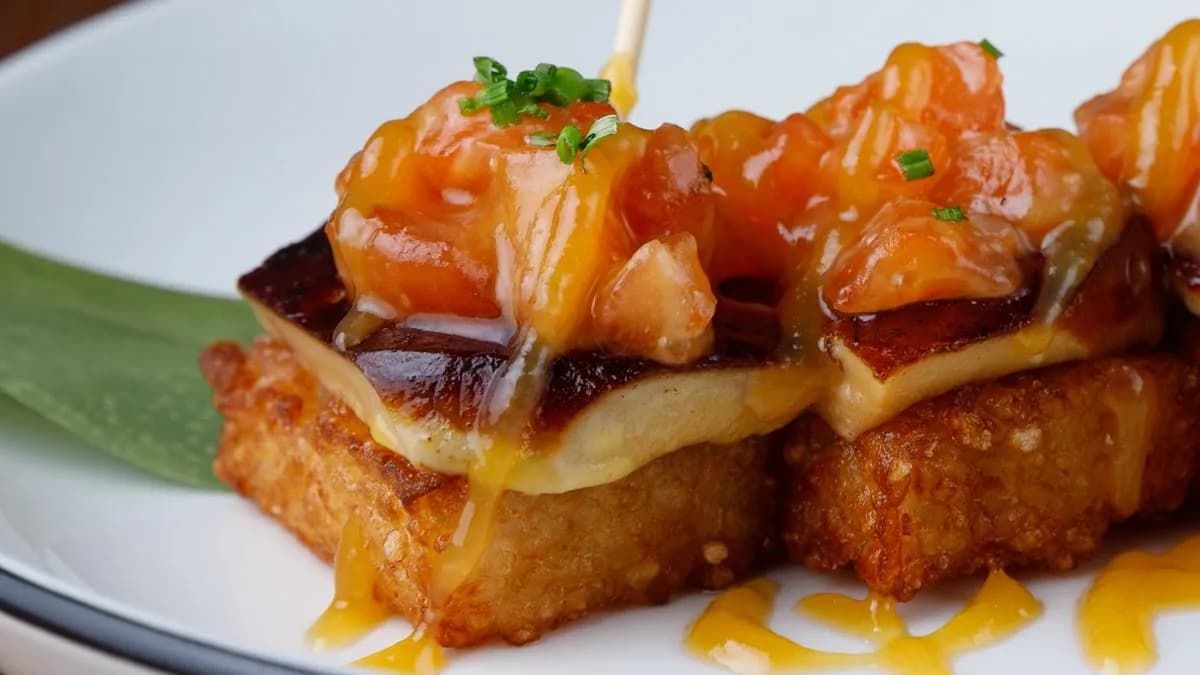 Libamáj-lazac crispy rice