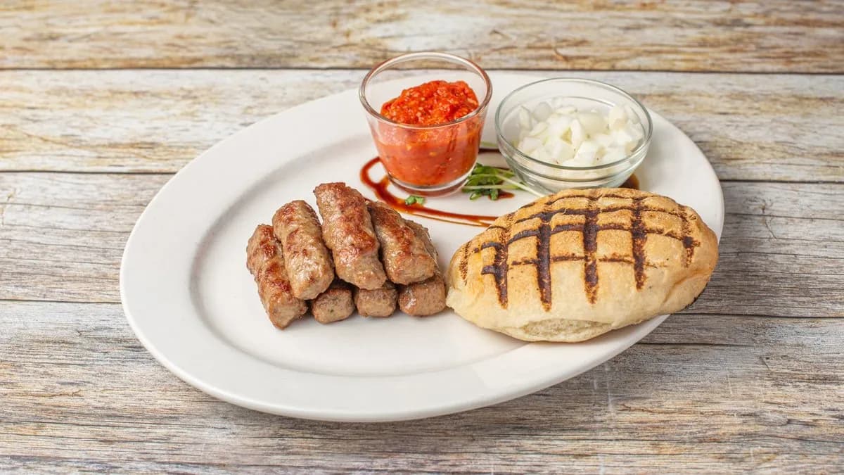 Csevapcsicsi, ajvár, kemencés lepény