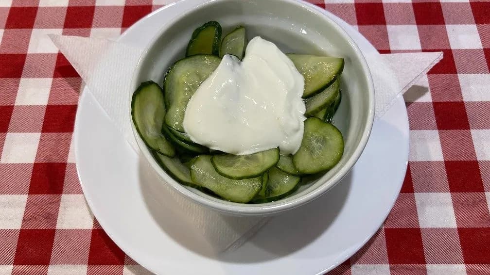 Uborkasaláta tejföllel