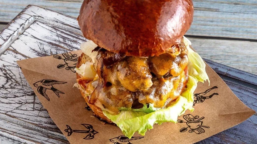 Spíler dupla sajtburger