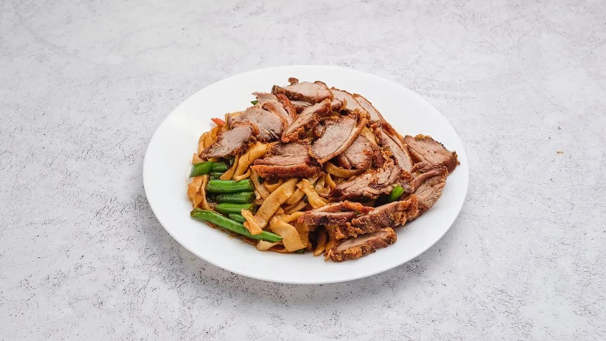 Pirított kézzel sodort tészta kacsahússal