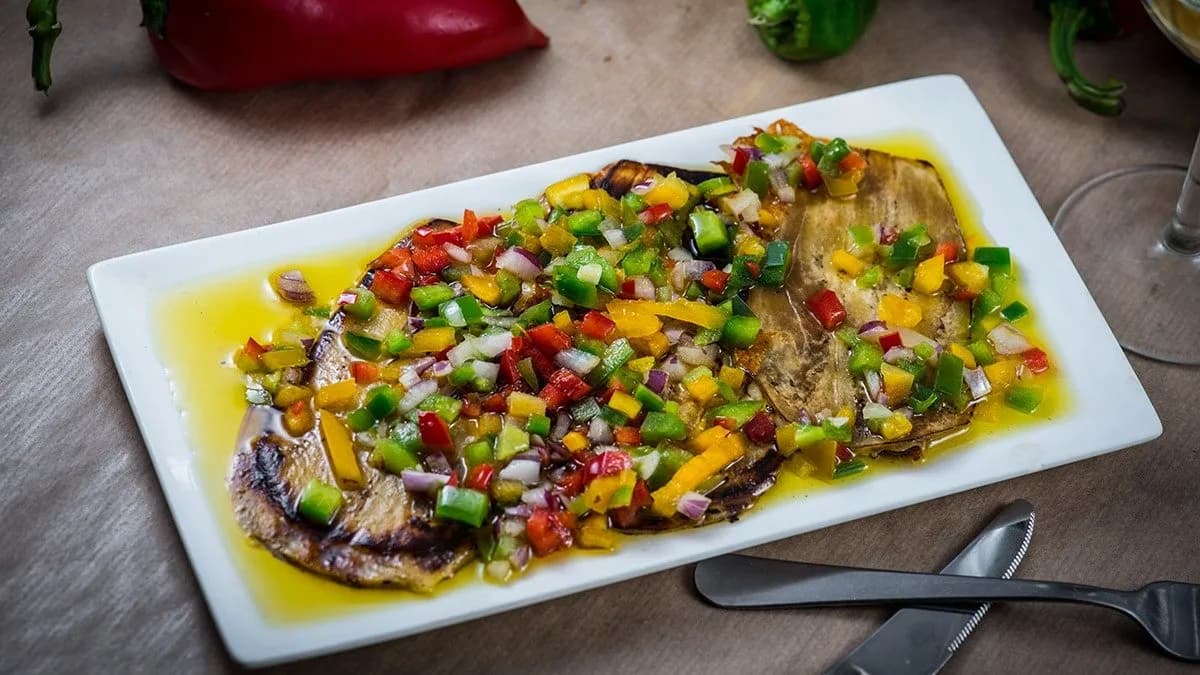 Berenjena con queso y vinagreta