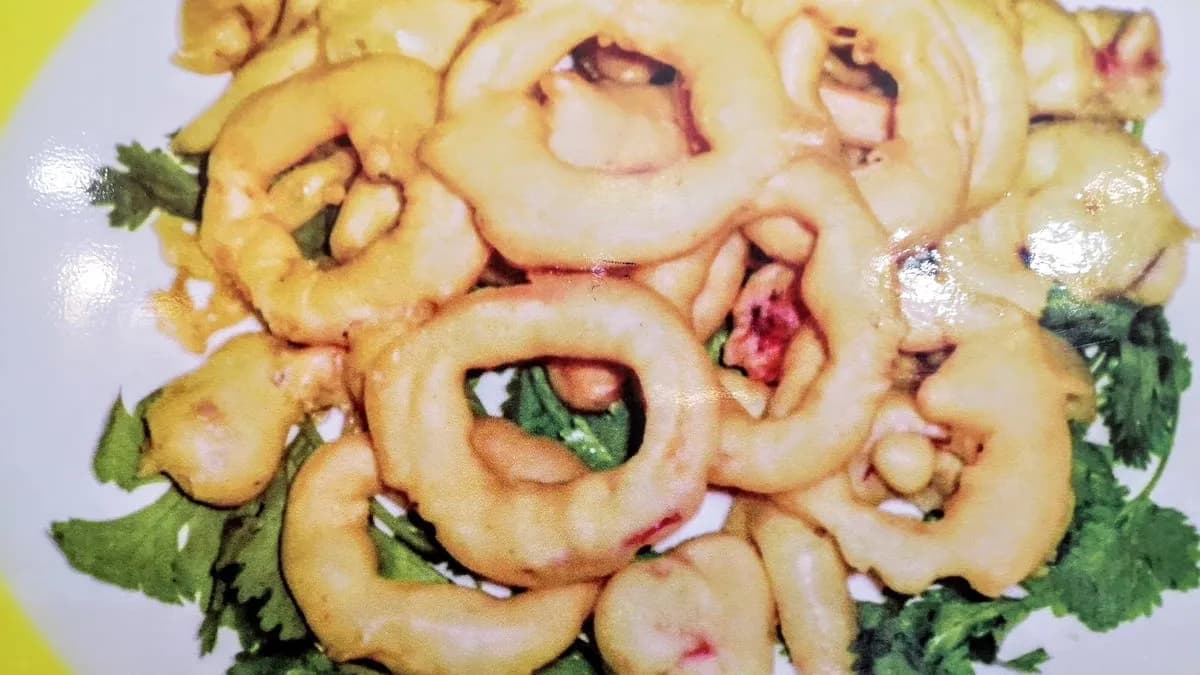 Sült tintahal karikák csipős káposztasalátával