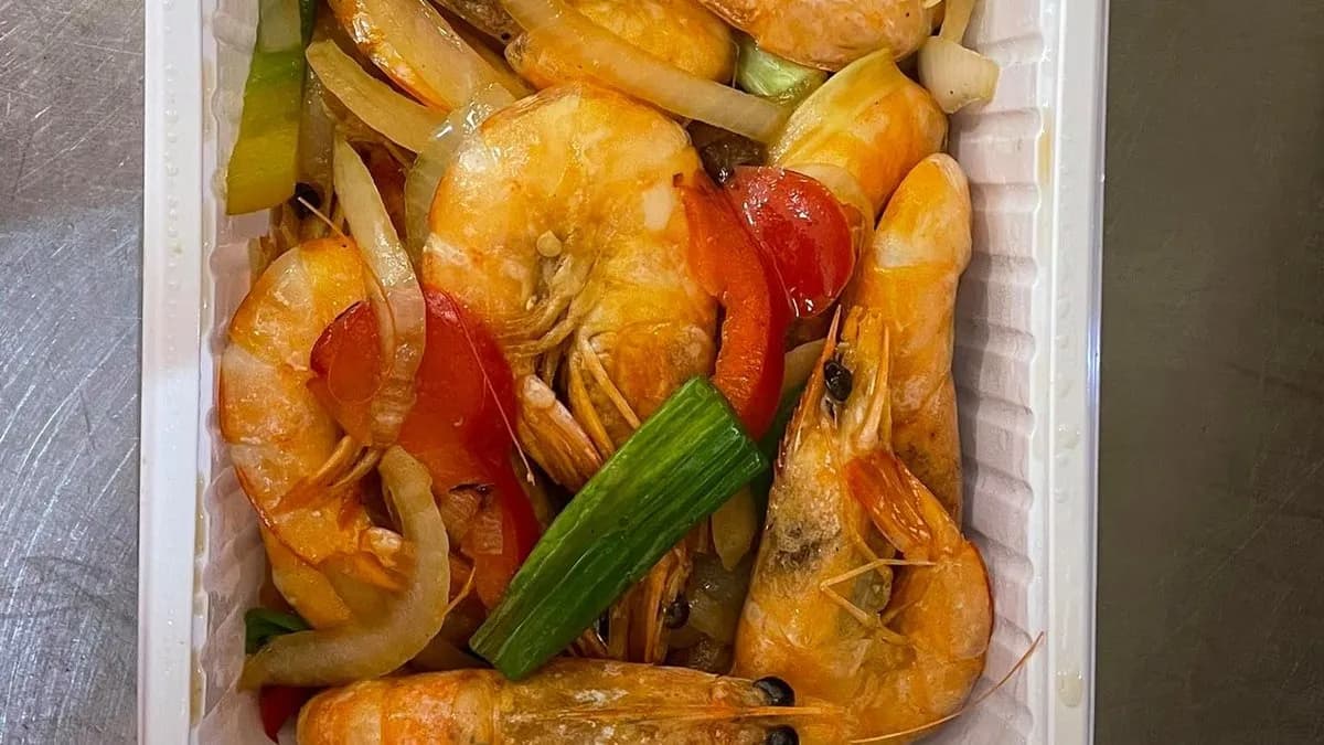 Vörös szószban piritott garnélarák