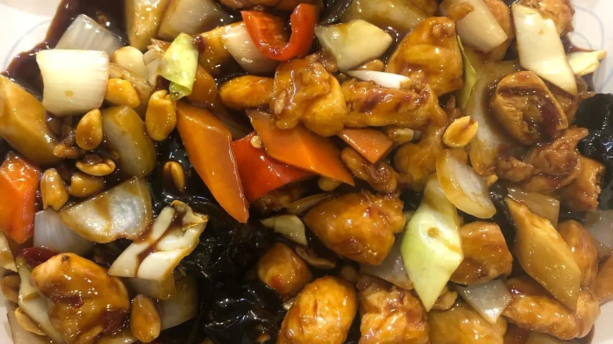 Csirkehús „Gong Bao” módra