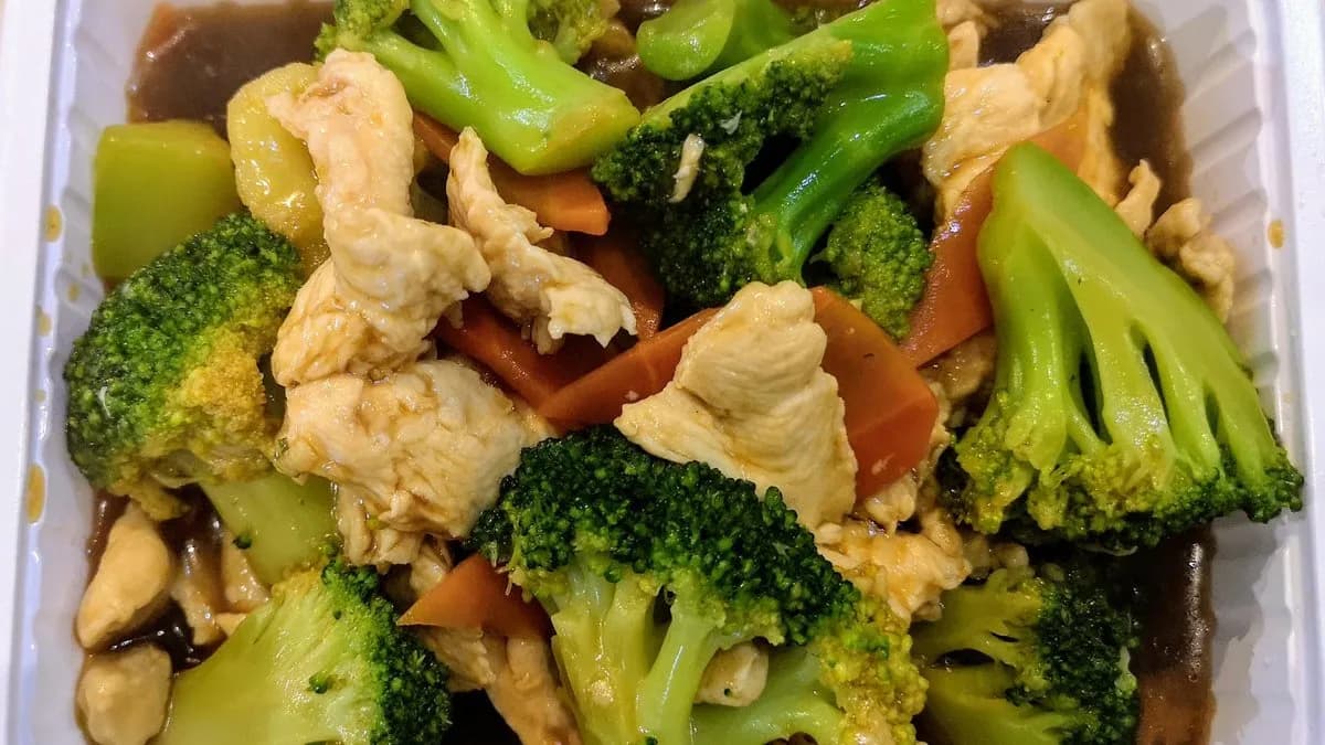 Brokkolis csirkehús/ Chicken with broccoli