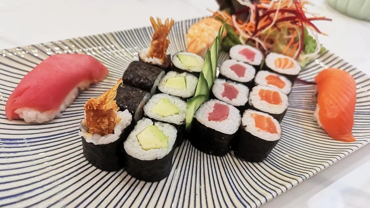 19db-os Vegyes sushi tál