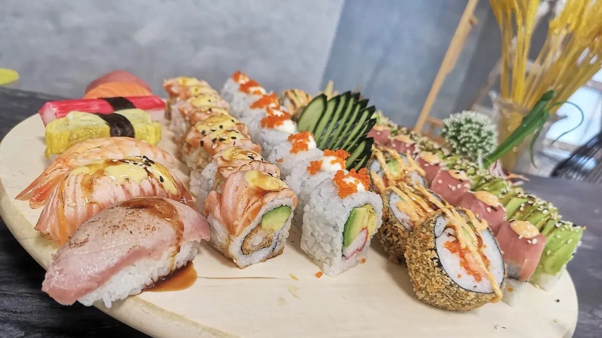 47db-os Sushi bőségtál