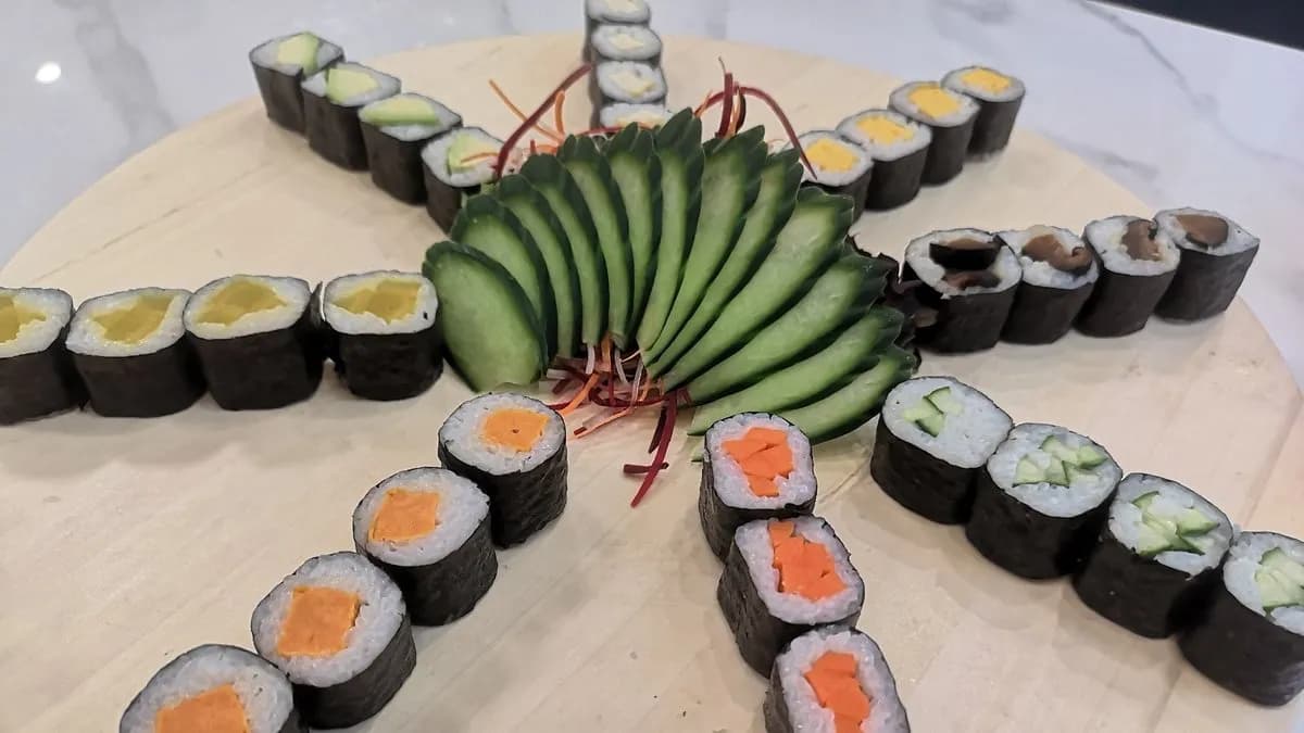 32db-os Vegetáriánus maki tál