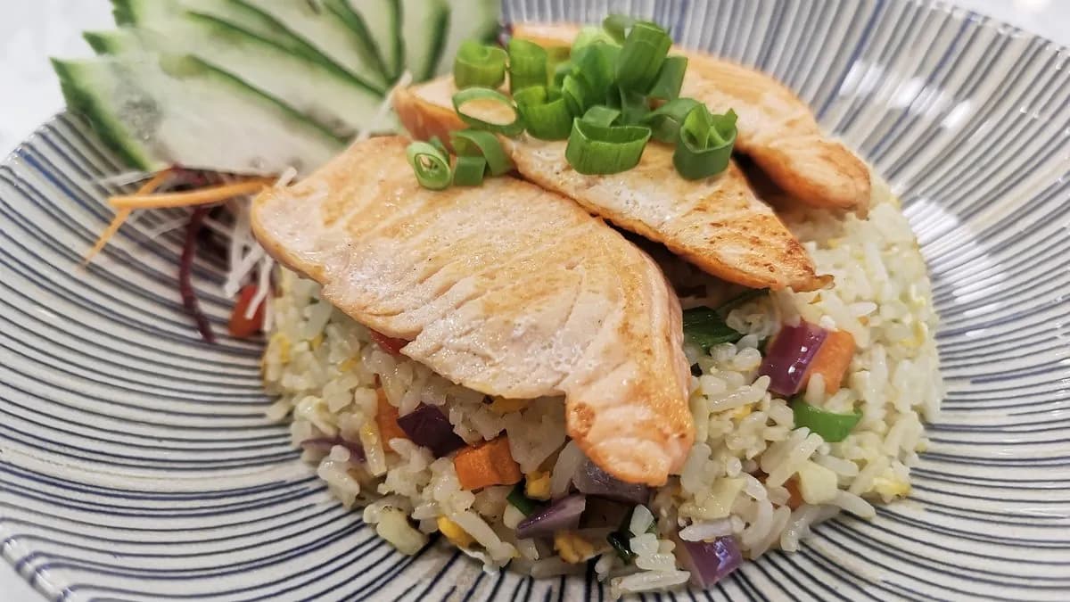 Grillezett lazac sült rizzsel