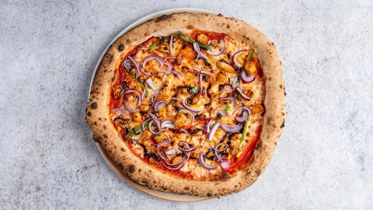 Pizza con Pollo all'Americana