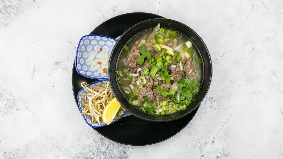 12. Pho leves marha hátszínből - Phở bò tái lăn