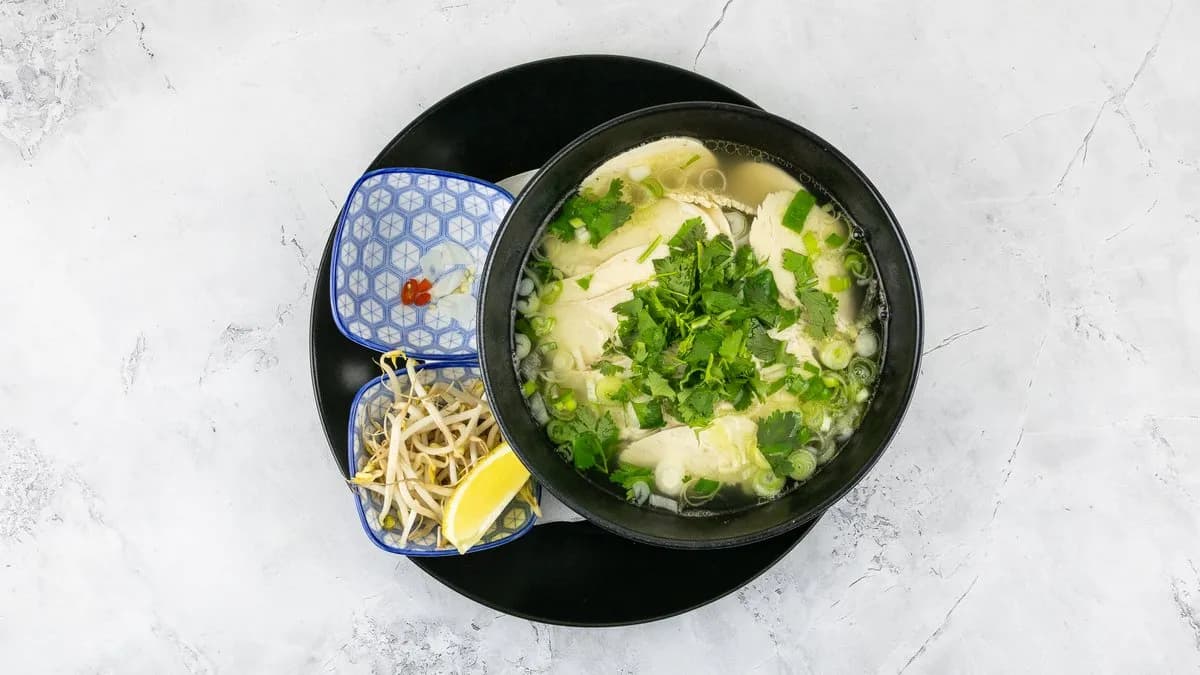 13. Pho leves csirkével - Phở Gà