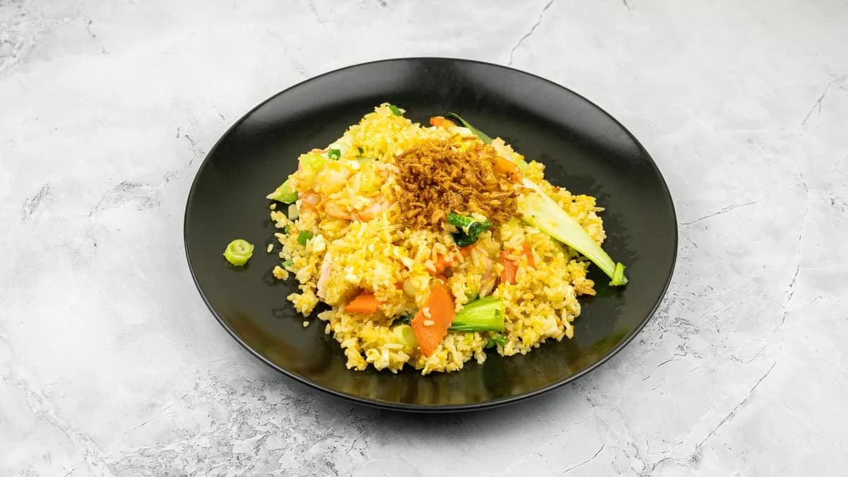 22. Sült rizs - Cơm Chiên