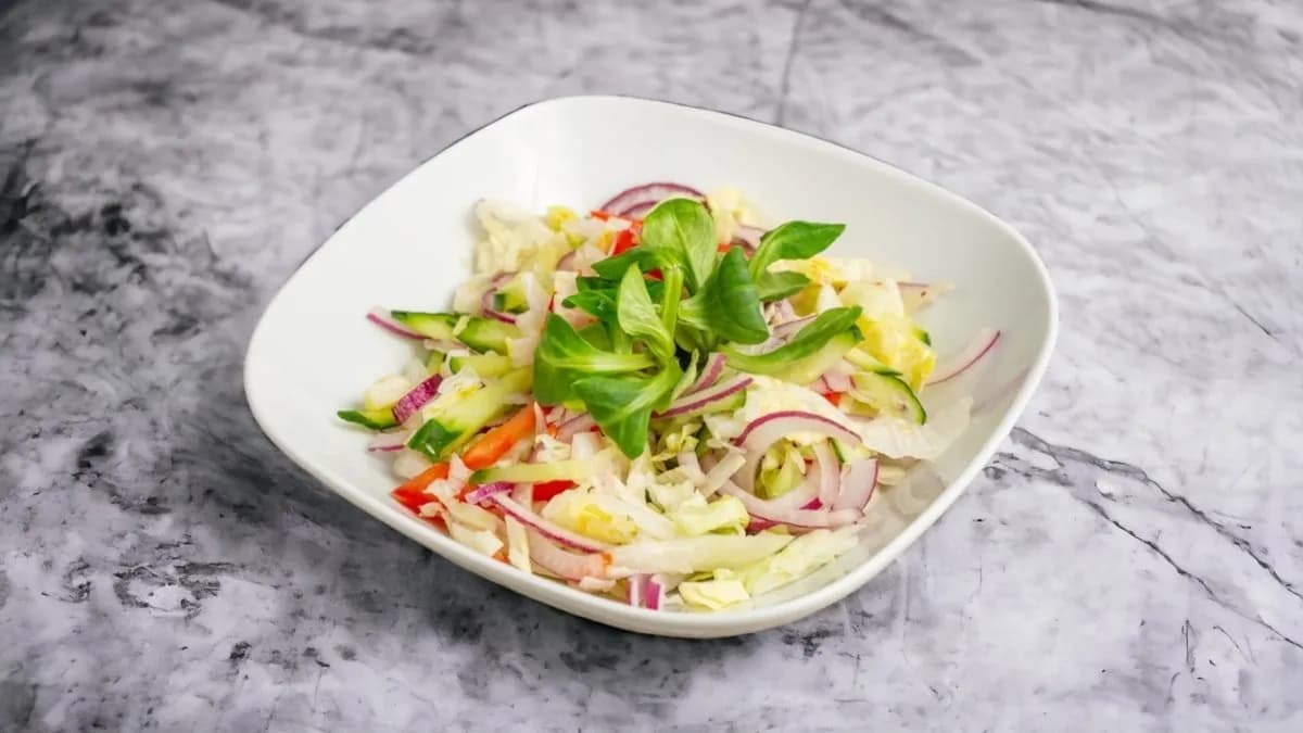 Friss vegyes saláta