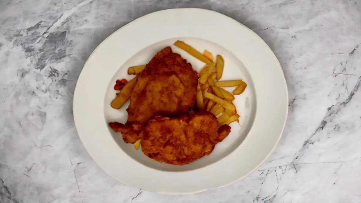 Rántott sertésborda, hasábburgonya