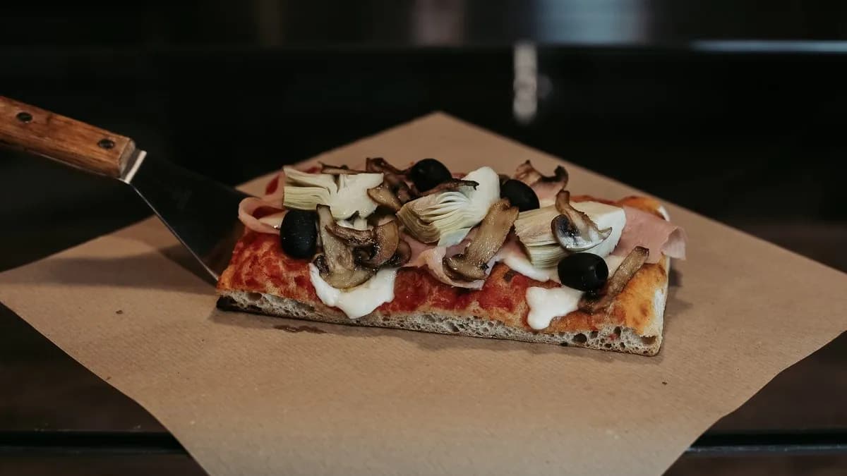 Capricciosa pizzaszelet