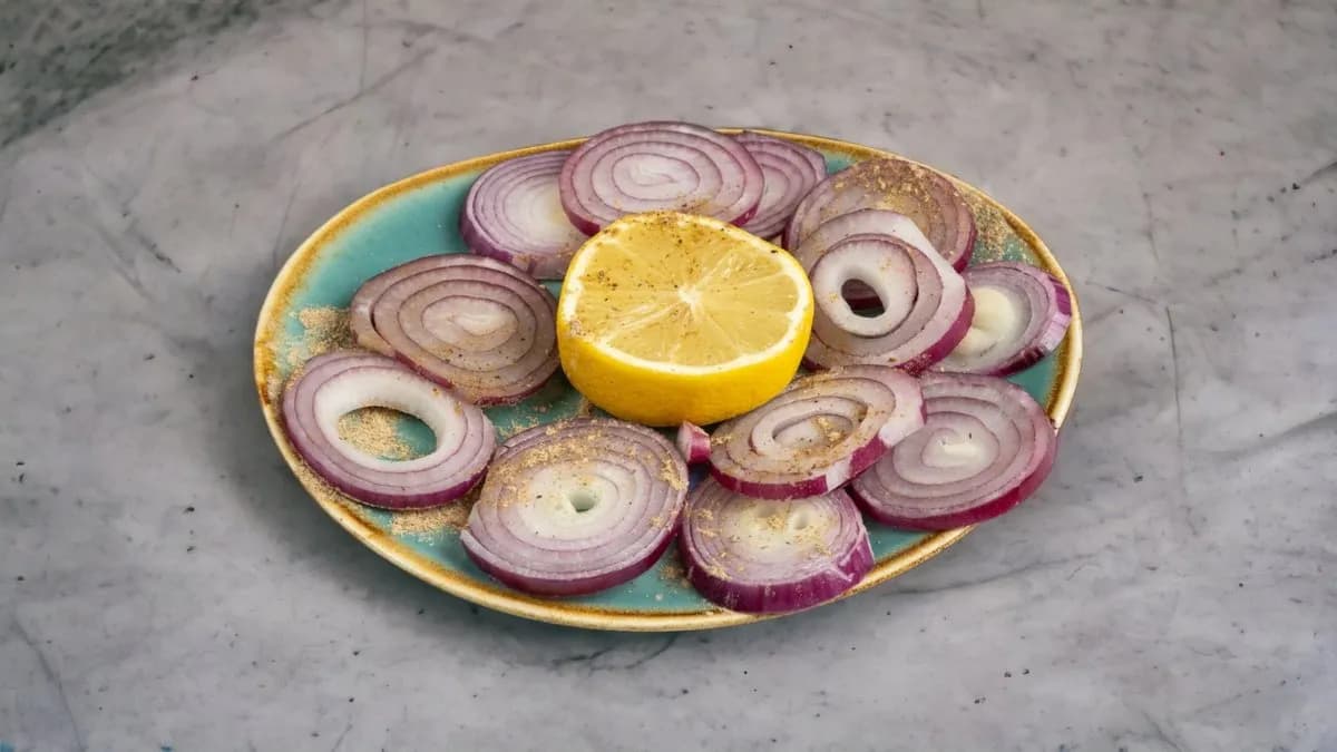 115. Onion Salad(Hagymasaláta friss zöld csilivel)