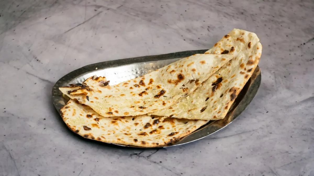 106. Garlic Naan(Házikenyér fokhagymás ízesítéssel)