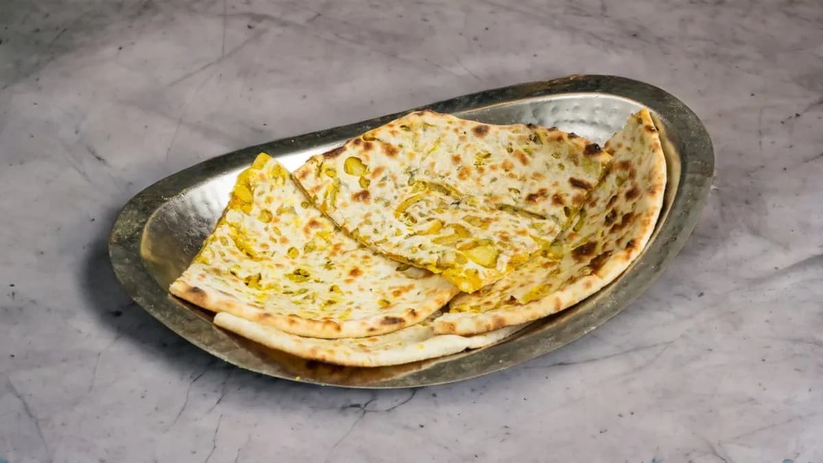 108. Onion Kulcha(Lágy hagymás kenyér)