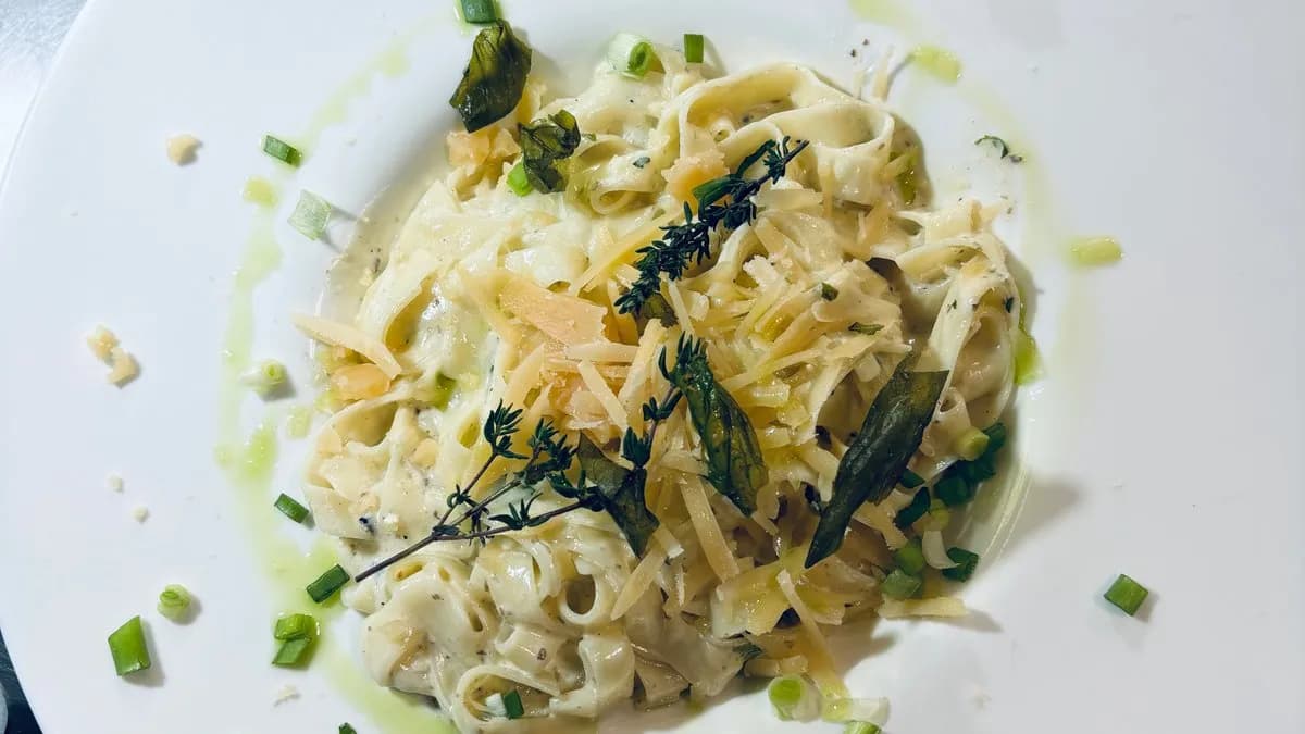 Szarvasgombás, tejszínes tagliatelle parmezánforgáccsal